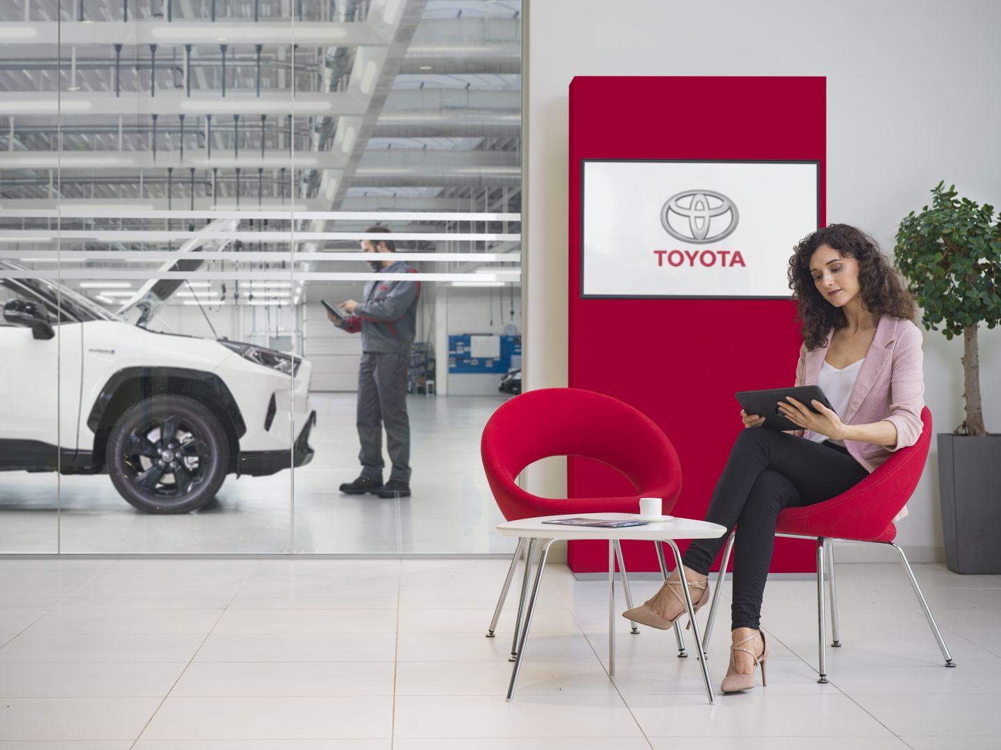 Toyota omogoča 10 let jamstva tudi na pnevmatike