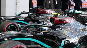 Valtteri Bottas in Lewis Hamilton