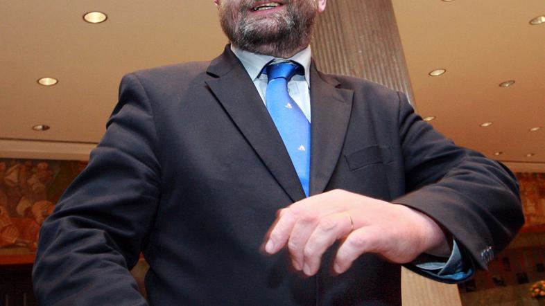 <slovenija> 06.05.2008 Ivan Zagar, izjava za javnost, DZ, Ljubljana, foto: