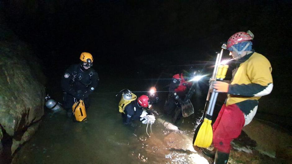 Reševanje iz Križne jame | Avtor: Maks Merela/Jamarska reševalna služba