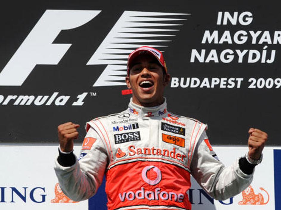 Lewis Hamilton, aktualni prvak, se je po devetih slabih dirkah vrnil na zmagovit