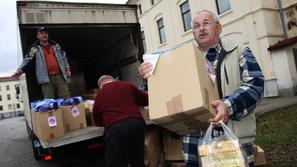 Delavci so bili zadovoljni, da so dobili nekaj prehrambnih izdelkov “za prvo sil