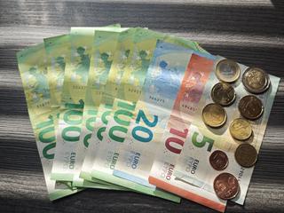 Božičnica 2025, znesek 638,86 evra, zimski regres