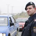 Avstrijski policisti bodo na mejah Avstrije znova preverjali osebe, ali izpolnju