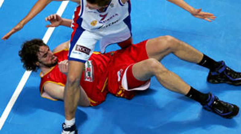 Andrei Kirilenko in Pau Gasol.