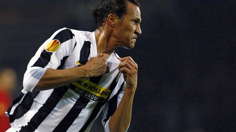 Sezona Juventusa (na fotografiji branilec Jonathan Zebina) je v Vidmu dobila nov