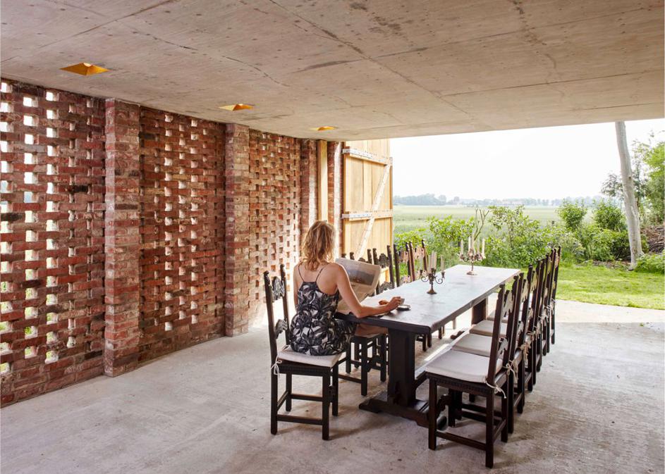 Večnamenski objekt, Wirth Architekten