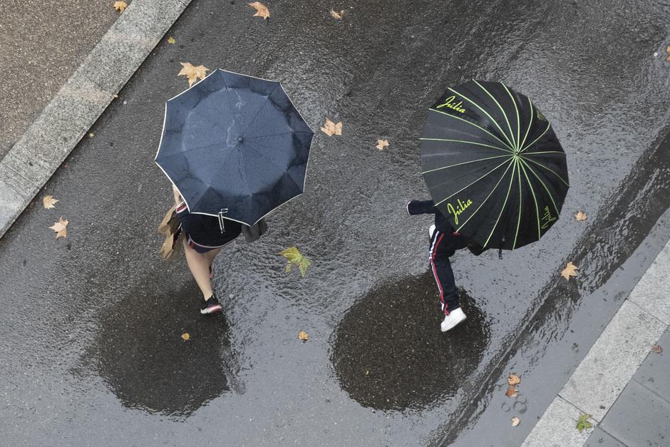 dež dežnik | Avtor: Epa
