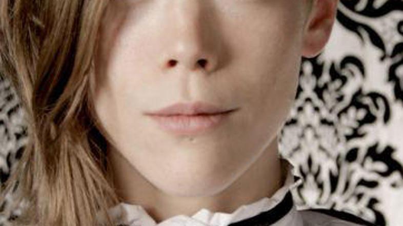 Vstopnice za jutrišnji večer z Dot (na fotografiji) do polnoči stanejo pet evrov