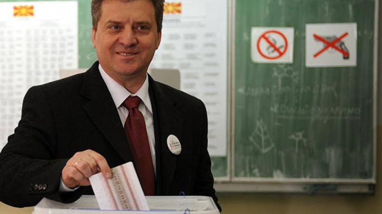 Zadnje raziskave javnega mnenja največ možnosti za zmago pripisujejo kandidatu v