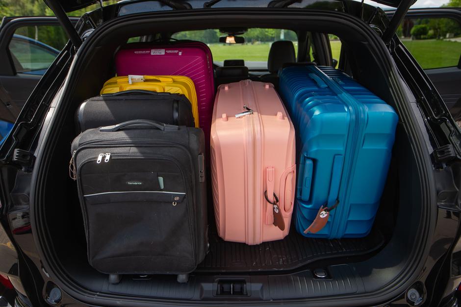 Ford družinski avto primerjava nalaganje prtljage | Avtor: Anže Petkovšek