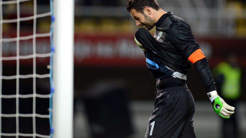 sport 15.11.12. vratar Slovenije Samir Handanović, Slovenian goalkeeper Samir Ha