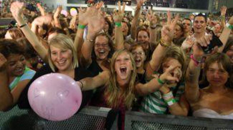 Pritiskom množice se je težko upreti, zato se z otrokom pogovorite o varnostnih 