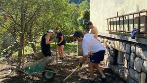 Luka Mesec kot prostovoljec v Škofji Loki