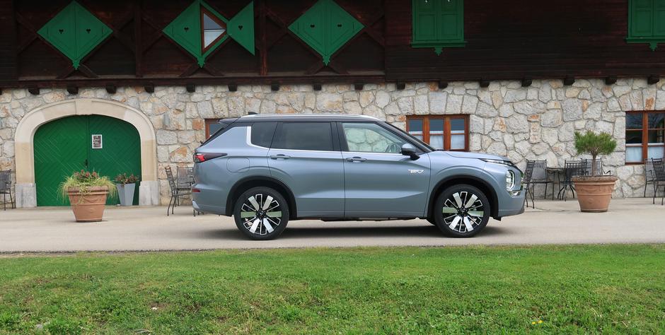 Mitsubishi outlander PHEV | Avtor: Gregor Prebil