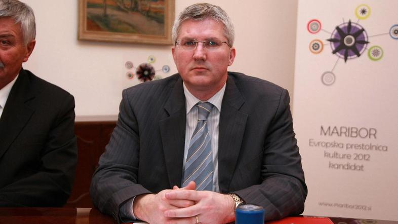 Župan Anton Štihec mladini zaupa, “žal pa je nekaj posameznikov, ki mečejo slabo