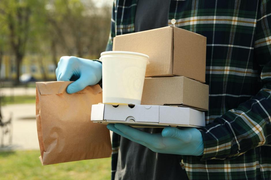 dostava hrane hrana dostavljalec dostava na dom | Avtor: Profimedia