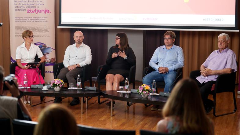 Novinarska konferenca o raku mehurja