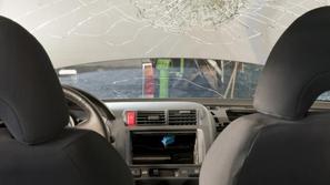 29 evrov znaša zavarovanje stekel (delni kasko) za renault clio, letnik 2007, pr