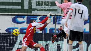 Iličić je svoj peti gol v Italiji dosegel s peto. (Foto: EPA)