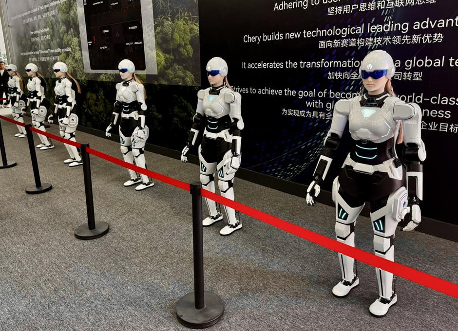 AiMoga Chery androidni robot | Avtor: Andrej Leban