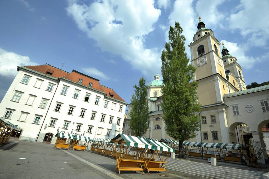 slovenija 15.06.13, Stolnica, Ljubljanska stolnica, cerkev, Semenisce, nepremicn