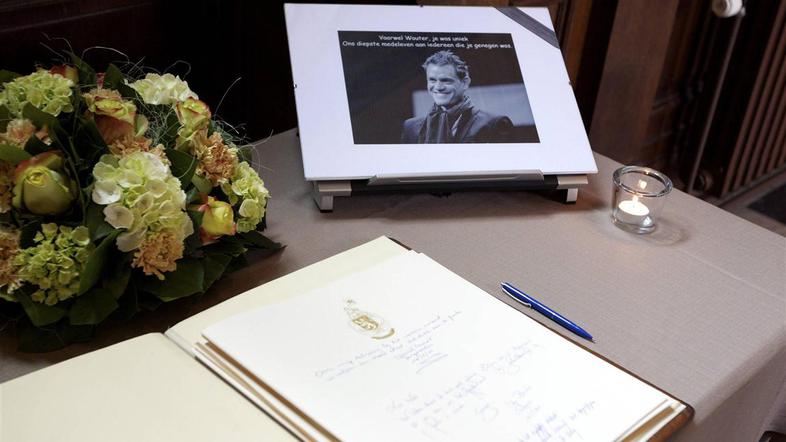 Spominska knjiga pred startom četrte etape kolesarske dirke po Italiji. (Foto: E