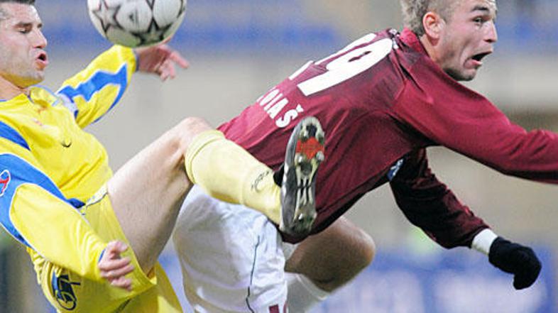 Nogometne zelenice konec tedna ne bodo samevale.