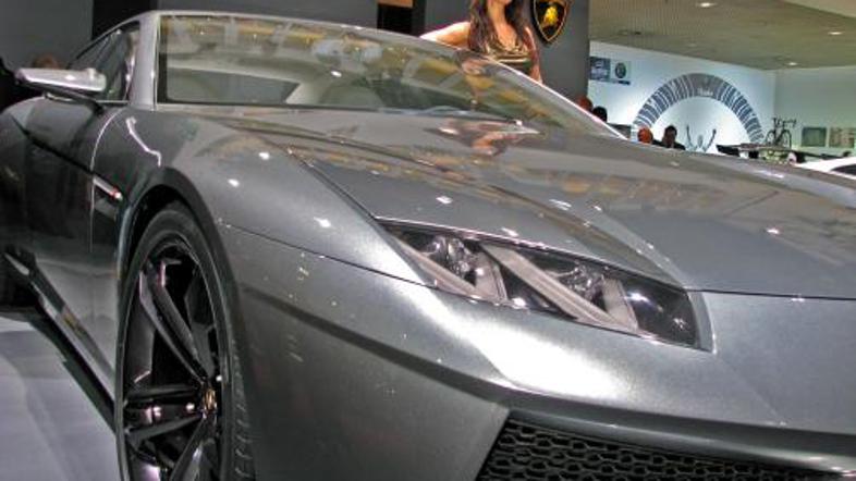 Eden zadnjih velikih salonov v koledarskem letu ponuja kopico novosti.