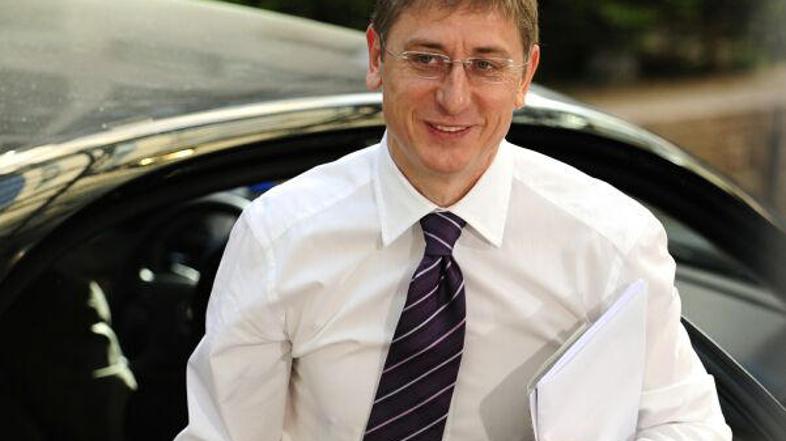 Madžarski premier je svoj odstop naznanil na kongresu stranke v Budimpešti.