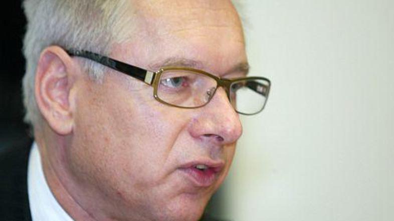 Vitoslav Türk naj bi imel nenavadno kadrovsko politiko.