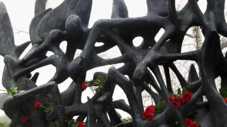 Pred drugo svetovno vojno in med njo je v nacističnih taboriščih umrlo več milij