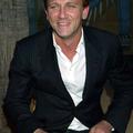 Daniel Craig si je poškodoval roko.