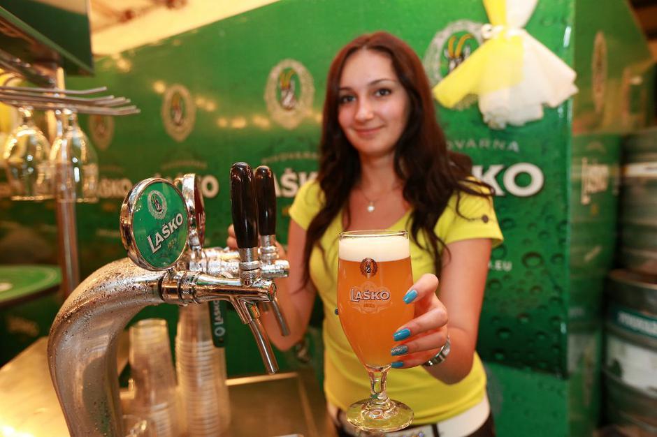 Pivo in cvetje | Avtor: mediaspeed