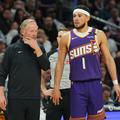 Mike Budenholzer in Devin Booker