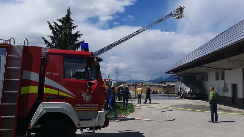 požar, Primskovo, sončna elektrarna, gospodarsko poslopje, gasilci