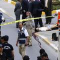 V streljanju pred ameriškim konzulatom v Istanbulu so umrli trije policisti in t