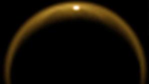 Na fotografiji je viden odsev Sonca na severnem delu Titana. (Foto: Nasa)