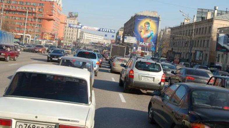 Taksisti žrtev v avtomobil zvabijo z nizkimi tarifami.