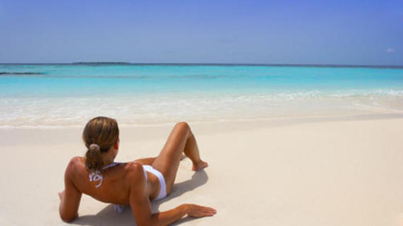 Pomanjkljivo oblečene turistke so nevarne za zakonsko življenje.