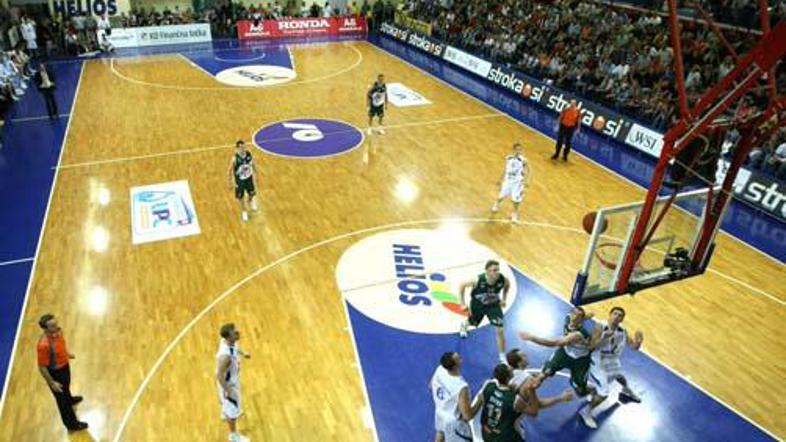 V Hali komunalnega centra so si košarkarji Olimpije odločilno prednost priigrali