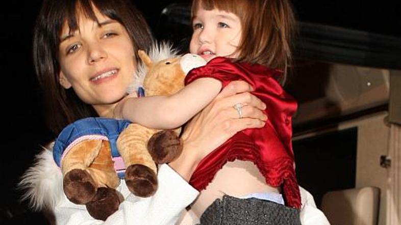 Mala Suri je oblečena po zadnji modi.