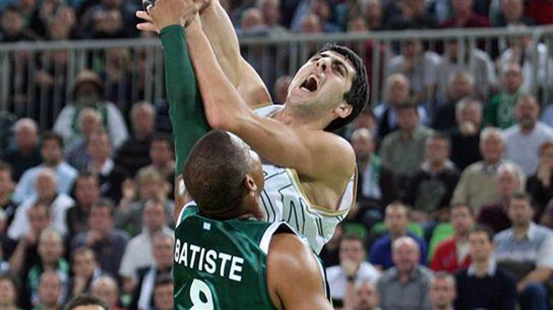 Batiste (št. 8), ki ga kličejo The Beast (Zver), je prikazal potezo v slogu svoj