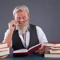 Profesor z očali