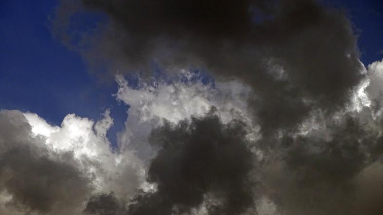 Vreme: Ne bo še miru. To lahko pričakujemo. - Oblaki