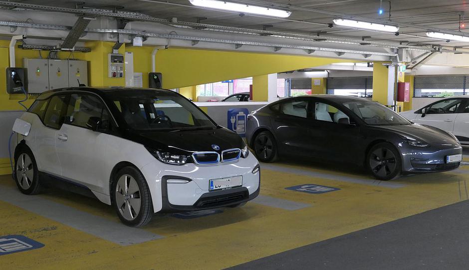 električna polnllnica garaža | Avtor: Matija_Janežič