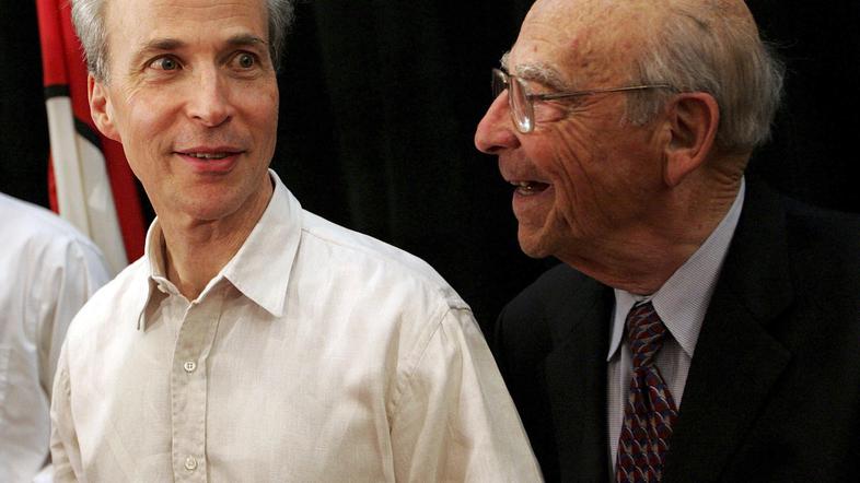 Roger Kornberg (levo) in preminuli Nobelovec Arthur Kornberg.