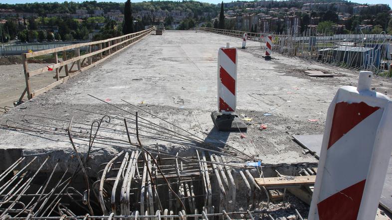 Kdaj bo konec prometnih zagat zaradi rekonstrukcije semedelskega nadvoza, še ni 