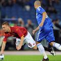 Daniele De Rossi in Brazilec Alex med tekmo Roma : Chelsea.