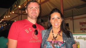 Vlado Pilja s svojo zaročenko Simono. (Foto: Mojca Marot)